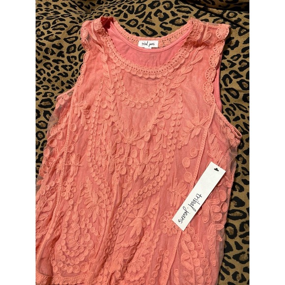 NEW Tribal Jeans Women's Peach All Over‎ Lace Overlay Sharkbite Hem Tank, Medium - Picture 2 of 5